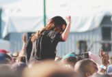 En verden af fest og farver: Dyk ned i festivalernes fantastiske univers